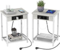 Set aus zwei modernen weissen Holz-Nachttischen mit integrierter Ladestation, USB- und AC-Anschluessen, multifunktionale Beistelltische fuer Wohn- und Schlafraeume