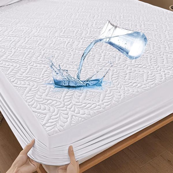 Luxurioeser weisser Spann-Matratzenschoner mit edlem 3D-Muster, super saugfaehig, atmungsaktiv und wasserundurchlaessig fuer 180 x 200 cm Matratzen